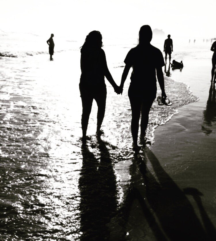WaitWhatWhitney's tweet photo. Because she took me to the ocean let me put my feet in the water and brought me back home to her 💜 https://t.co/yXGq2v8Hk5