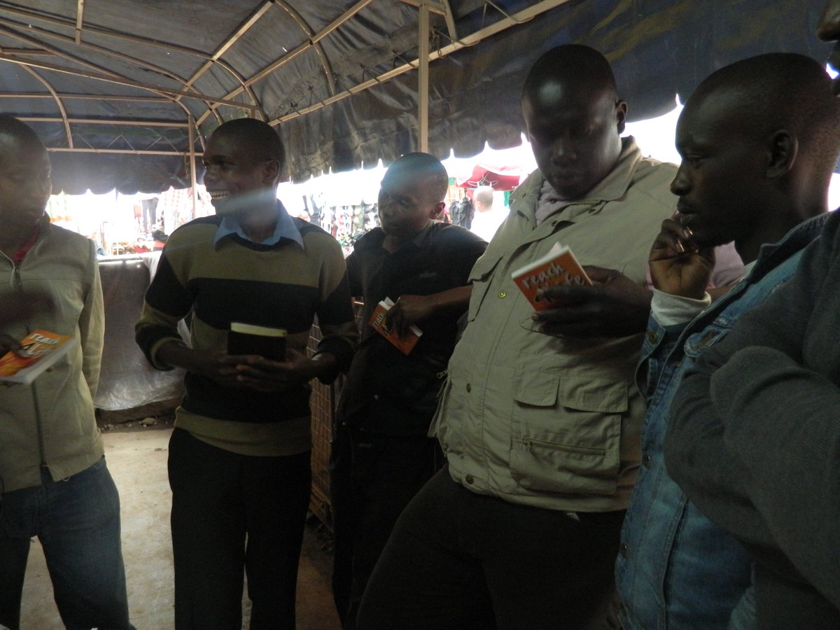 R4LKenya's tweet photo. Celebrating the enterprising young man who, fresh out of high school, started a #Reach4Life group for fellow youth @ Ngara Market. 🙌🙌#TBT https://t.co/f3TKsoymS3