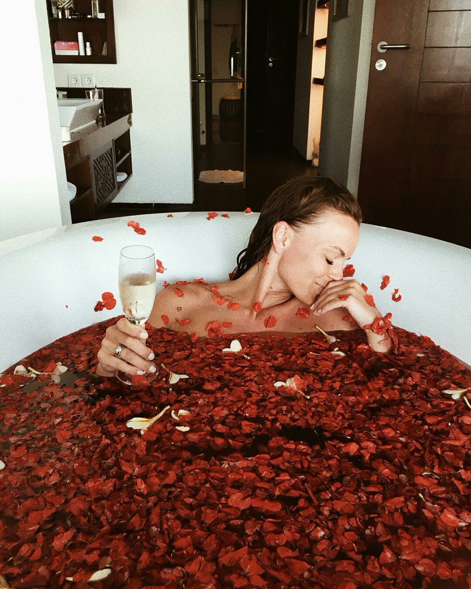 SamabeResort's tweet photo. Your honeymoon memories are perfected with one complimentary bottle of sparkling wine in your suite or villa.https://t.co/aMNDbm0F8l #samabe https://t.co/99wfTbobqd