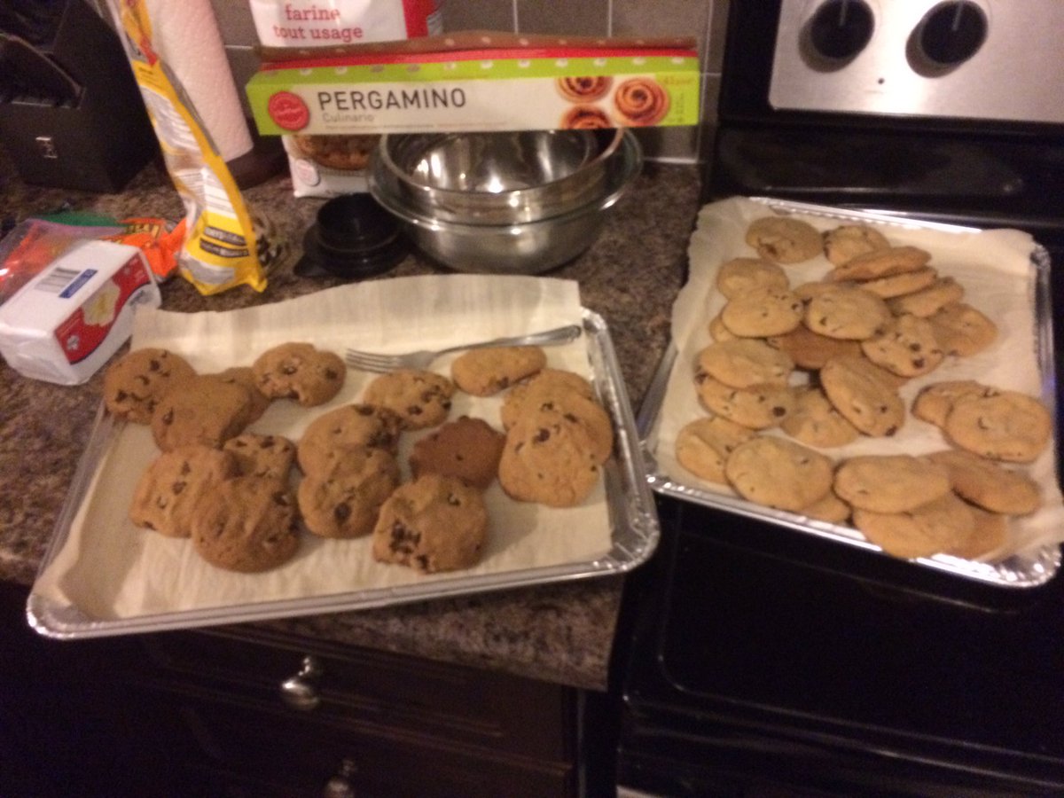scottsearle's tweet photo. My buddy Moose from #SoftballSask made cookies for @SPK_ocsb students headed to New York City this morning!!! https://t.co/YRgkzv0HR7