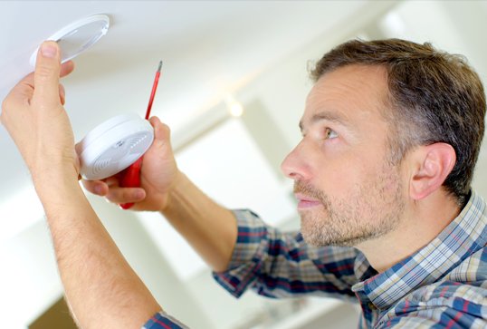 fifthplay's tweet photo. Are you sure your home and workplace are as #firesafe as can be? These tips can save lives! https://t.co/V8Q3oD7k4N #preventfire https://t.co/Fbpi0prcva