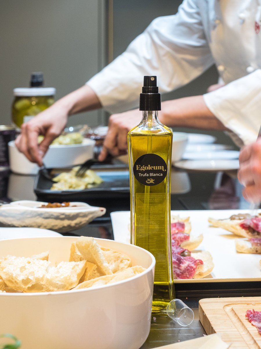 AlimentaSelecta's tweet photo. @TragaldabasPro Premio #Egoleum al 'Mejor Plato Entrante' con #anchoas de #Santoña @CeagSocialhttps://goo.gl/kTu16h https://t.co/vzjXIOTakw