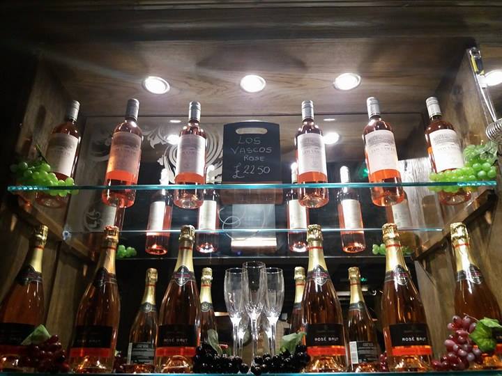 sprotbroughboat's tweet photo. The world looks nicer through Rosé coloured glasses!
Try our pretty pink wine of the month: Los Vascos Cabernet Sauvignon
#wineoclock #rose https://t.co/00ZuGsJhbL