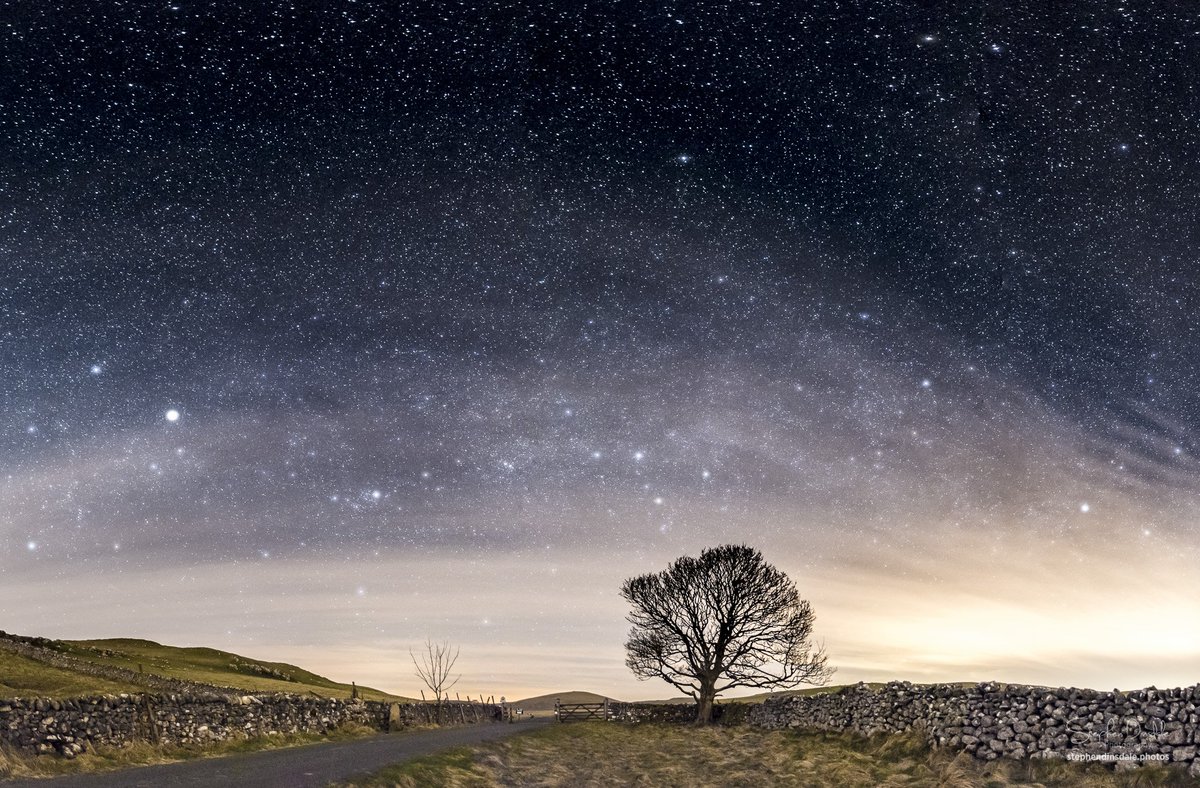 BBCEarth's tweet image. "What better than a load of stars for #StarWarsDay ⭐️" #MayThe4thBeWithYou  #EarthCapture by @SPDPhotography