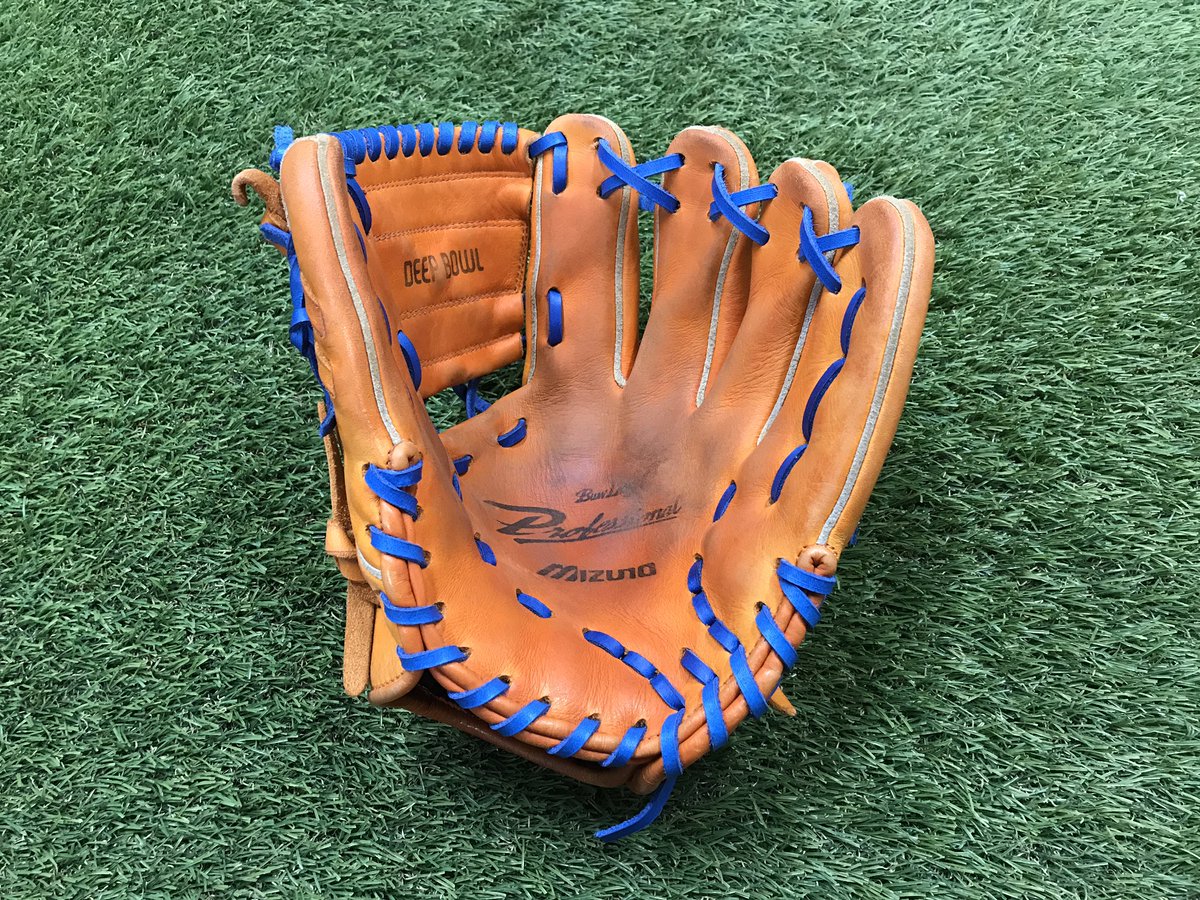 オレンジグラブにブルーの紐 なかなか格好良いね^ ^ #ロクハチ野球工房