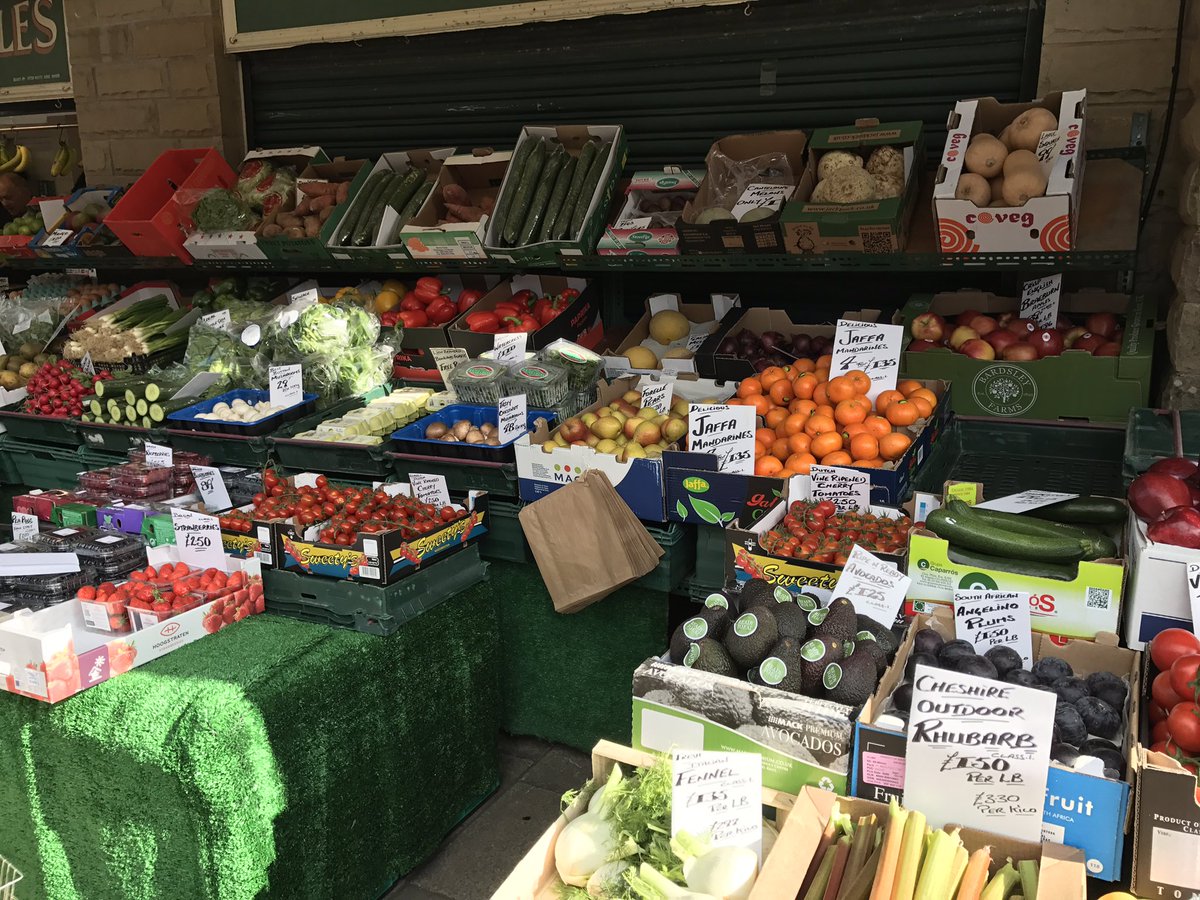 RicardoYeowart's tweet photo. I get so excited when it's market day in town
#clitheroemarket
#vegan
#fruitandveg https://t.co/1y0Xeh54gb