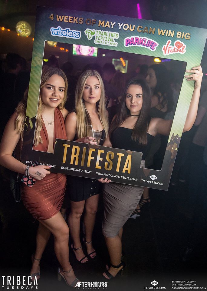 PappframesRF's tweet image. Looking good! The #Pappframe produced for @TribecaTuesday #Trifesta last night @Viper_Rooms 🍾📸