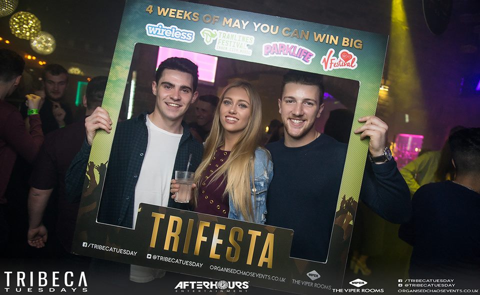 PappframesRF's tweet image. Looking good! The #Pappframe produced for @TribecaTuesday #Trifesta last night @Viper_Rooms 🍾📸