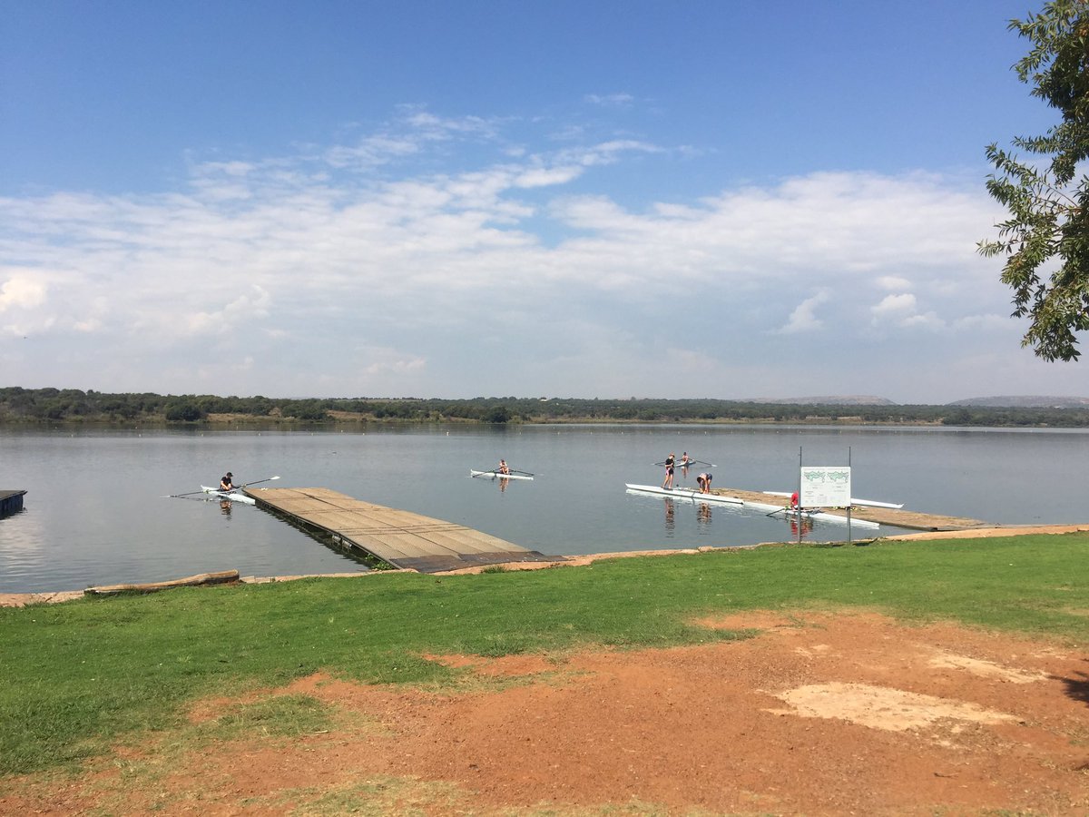 BlakeCTN's tweet photo. How's my office? Hanging out with some legends. @NationalSquadZA @Brittain_L @kirstyrow @rogerbarrow @RMB_CIB #thinkingpullingtogether https://t.co/c0YpoUJtON