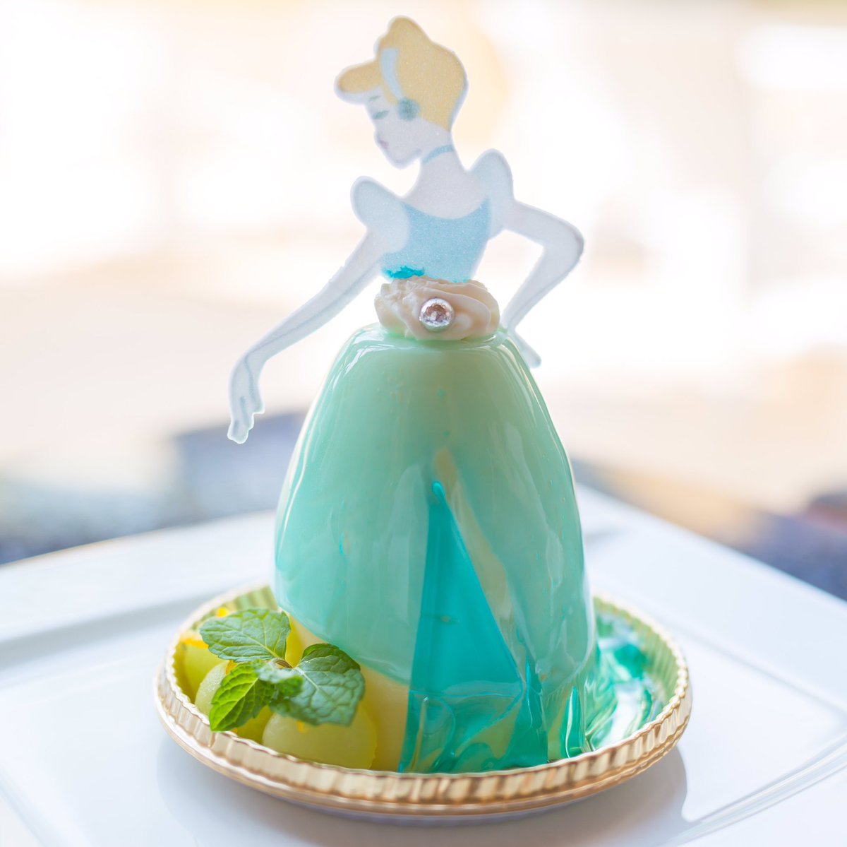 ちはる Ar Twitter ディズニーアンバサダーホテル ハイピリオン ラウンジ シンデレラのケーキ さっぱりしていてとっても美味しかったです ちはる Ar Twitter ディズニーアンバサダーホテル ハイピリオン ラウンジ シンデレラのケーキ さっぱりしていてとっても美味しかったです