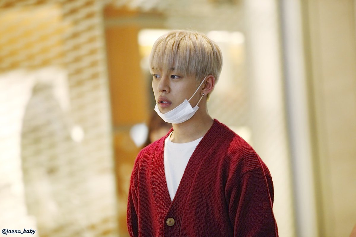jaena_baby's tweet photo. [HQ] 170430 하네다 #BAP #대현 @BAP_Daehyun You~ are precious ♡ 대현아 좋은 하루 보내세요~!. https://t.co/qqU4a9VeHy