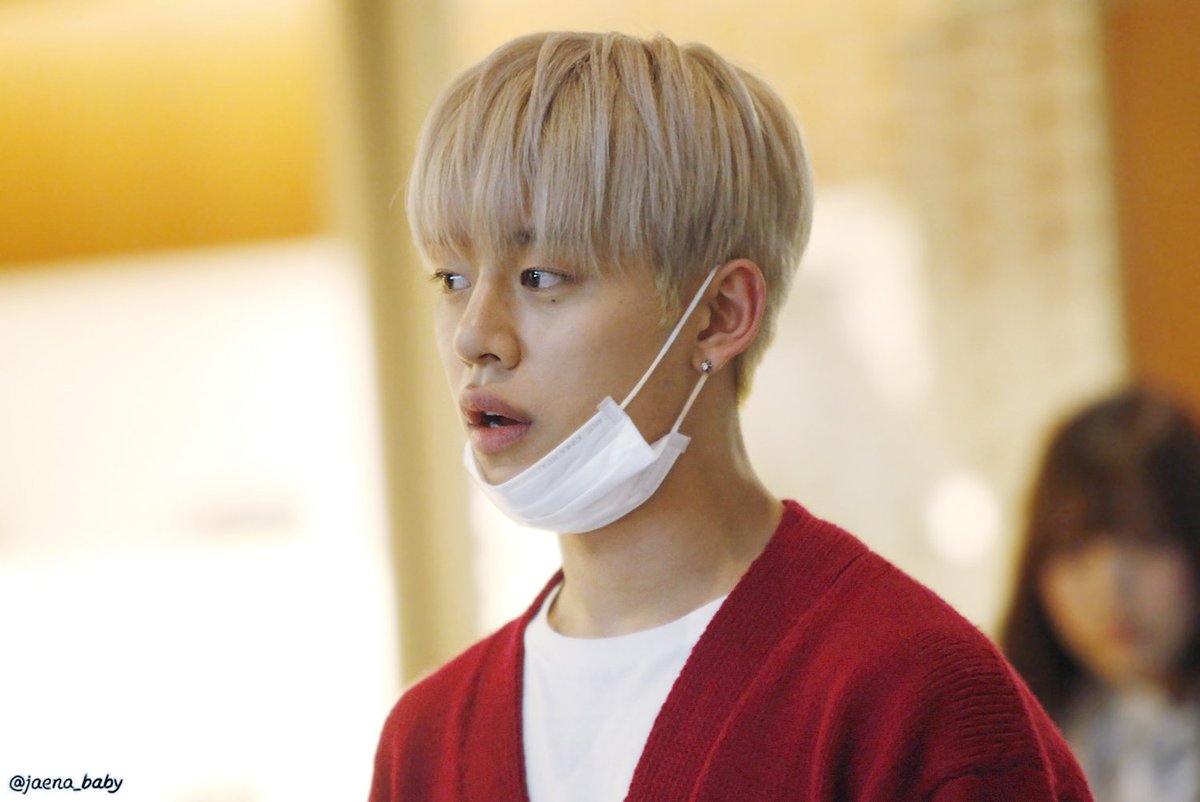 jaena_baby's tweet photo. [HQ] 170430 하네다 #BAP #대현 @BAP_Daehyun You~ are precious ♡ 대현아 좋은 하루 보내세요~!. https://t.co/qqU4a9VeHy