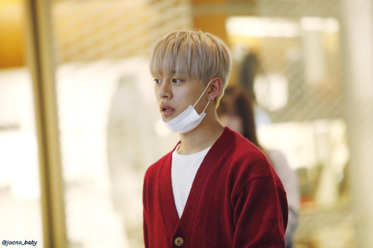 jaena_baby's tweet photo. [HQ] 170430 하네다 #BAP #대현 @BAP_Daehyun You~ are precious ♡ 대현아 좋은 하루 보내세요~!. https://t.co/qqU4a9VeHy