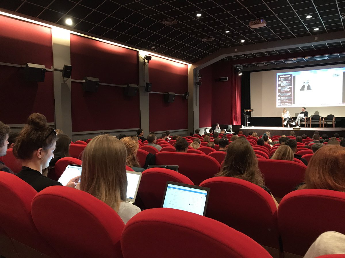 martin_brixi's tweet photo. Teda ze ani @ZorkaHejdova si pozornost rady prede mnou neziska, to sem necekal... ;-) #instasummit #konference #poslouchat vs. #pracovat https://t.co/IQIfVwRb8r