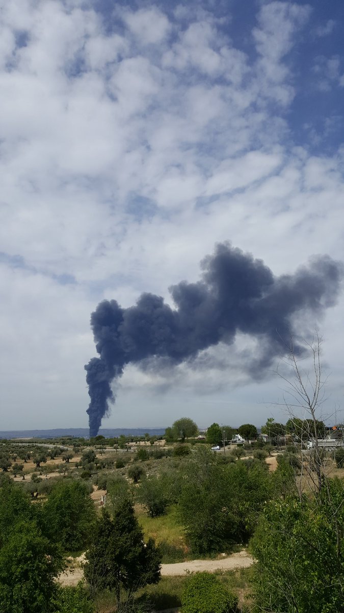 vanessa_cejudo's tweet photo. Explosión en Arganda, vista desde Campo Real. Fuerte estruendo!! #arganda #explosion #explosionarganda #camporeal #lapoveda https://t.co/9GS6qsogyp