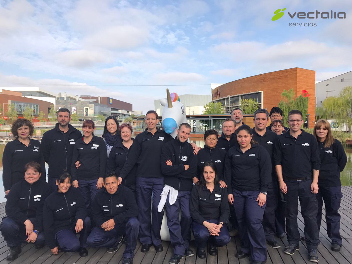 Empezamos #mayo con un nuevo proyecto en el <a href="/puertovenecia/">Puerto Venecia</a> donde Vectalia realizará el servicio de limpieza. ¡Por muchos éxitos juntos! 👏👏👏