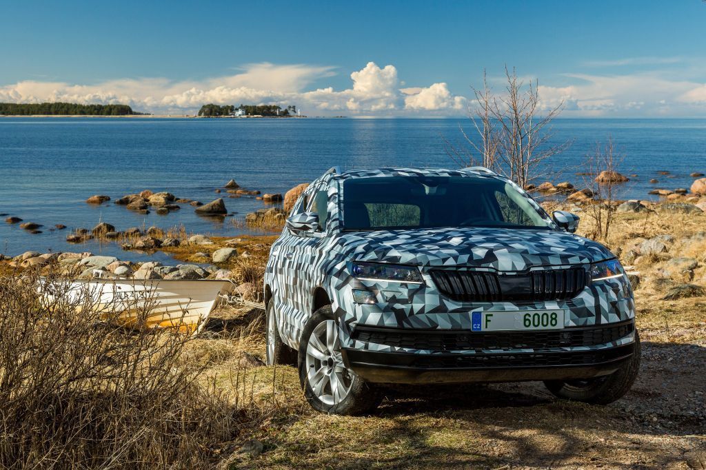 leasingtime's tweet image. Eine neuer Kompakt-SUV aus der Tschechei – Der #Skoda #KAROQ mit 4,4 Metern Länge und Digitalinstrumenten: buff.ly/2p8Z9xH