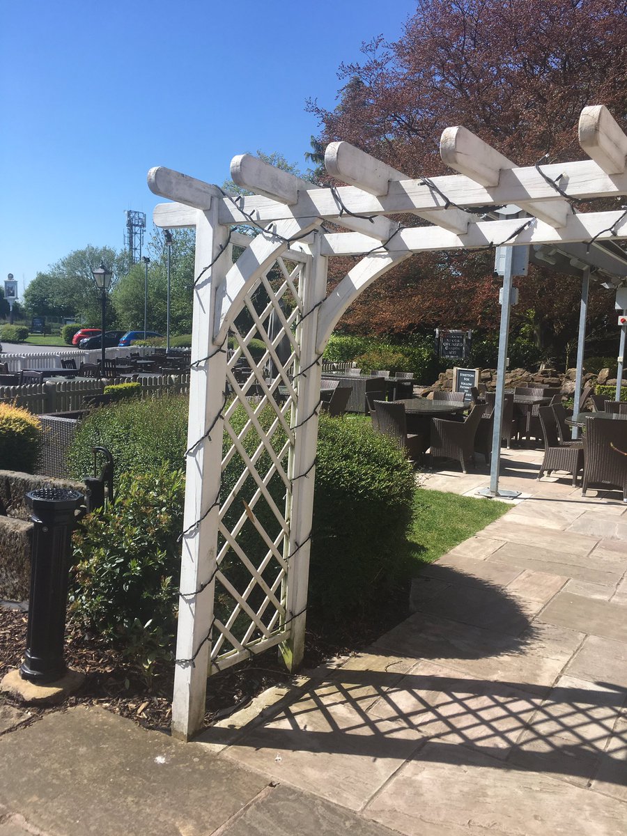 Bar open from 11am serving our lovely guests 😊 #strettonfox #foxfix