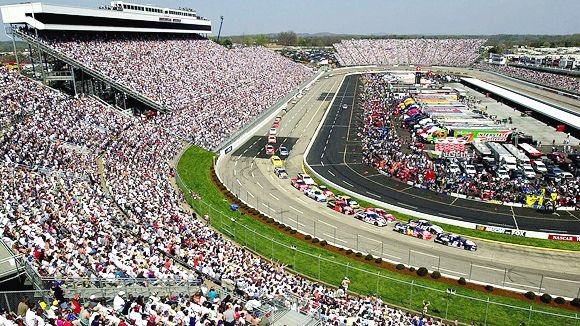 Cfootracing's tweet photo. #ChickenfootRaceDay Tonight is short track night! The #Virginia250 at 7pm ET. https://t.co/KqNz8Afqge