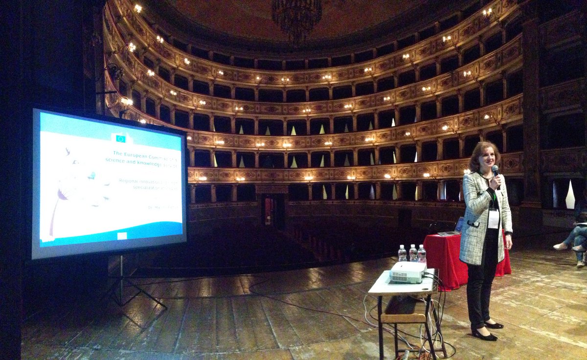 FOODEV_'s tweet photo. Dr. Marina Ranga from @EU_ScienceHub explained #S3 opportunities for #regional #innovation #iscfermo #mediterraneandiet #destinazionemarche https://t.co/IVKtLgZV3r