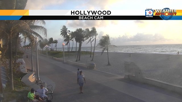 Look at this great picture from our Hollywood Beach cam. Expect warmer more humid conditions today. Watch local10 https://t.co/tDMAOsk5nb