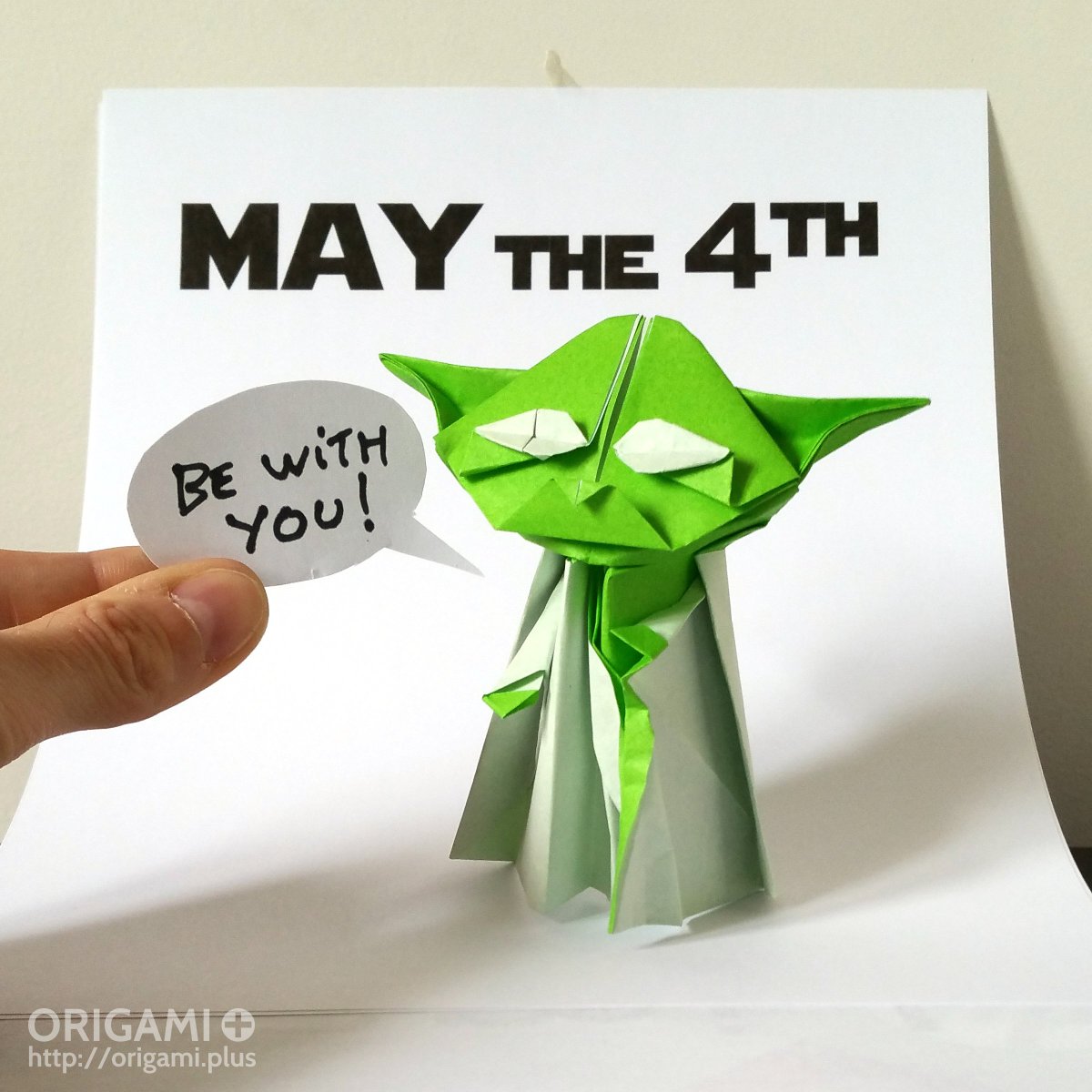 Today is the best day of the year to make this origami Yoda! #MayThe4thBeWithYou It takes 20 min.Tutorial: youtu.be/vZAFZPGnZEo #折り紙作品
