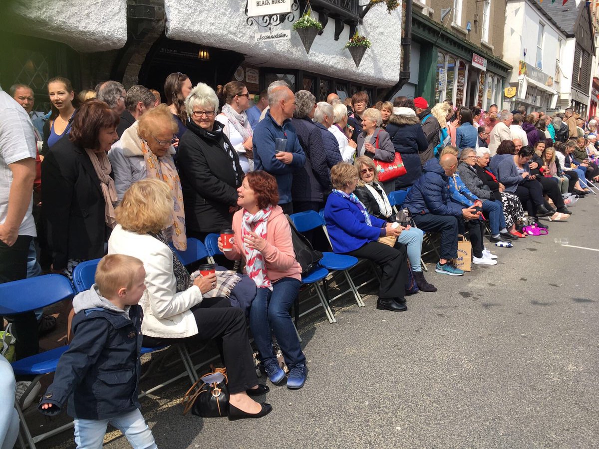 GreatDevonDays's tweet photo. The sun is out for today's May Day celebrations in @torringtondevon - a brilliant regional celebration with much joy https://t.co/Tt6a2pZIU9