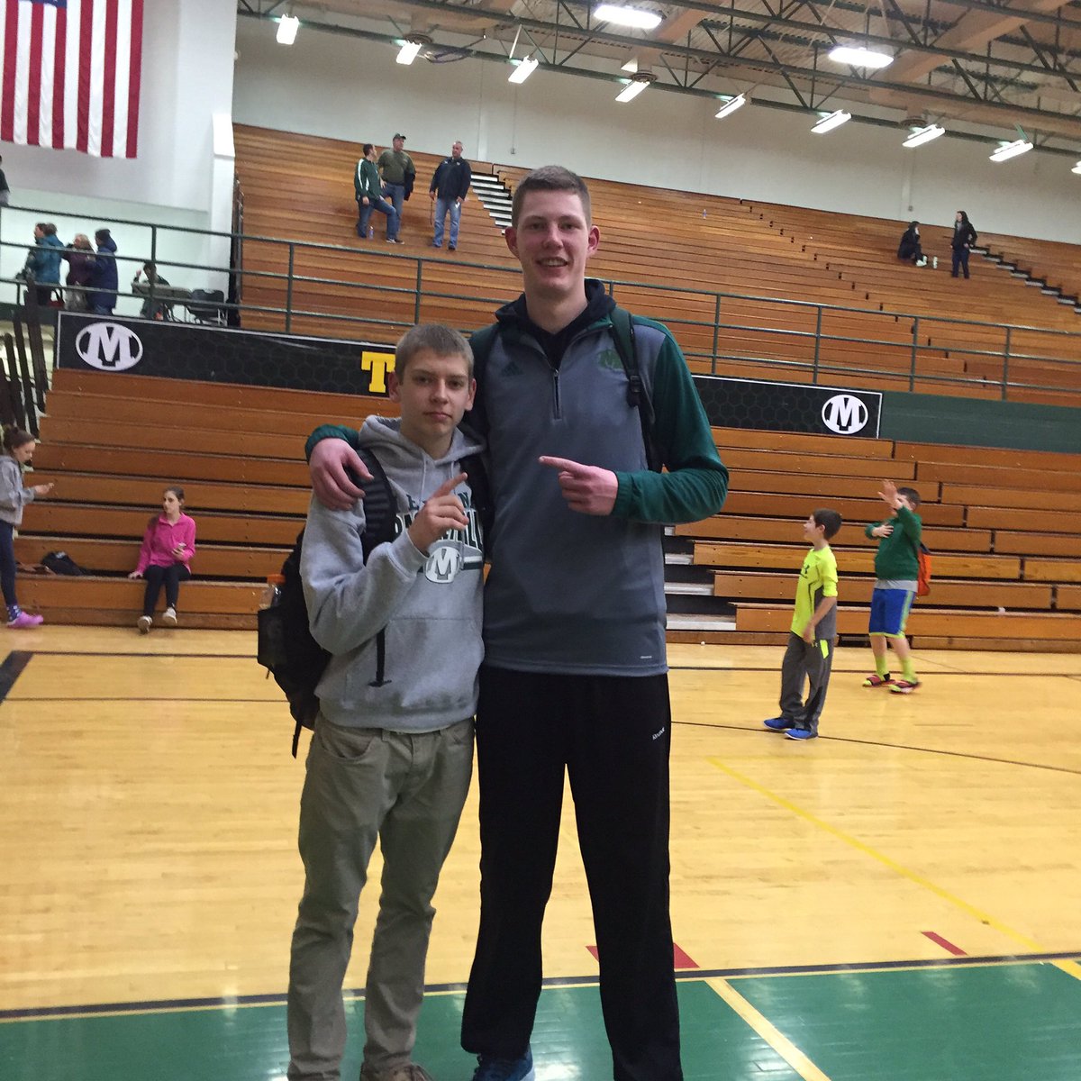Ryansoworowski's tweet photo. Happy Birthday Sleep 💯👌😴❤ #dabbro #tall #7ft @JonTeske https://t.co/Dn45aA7TOS