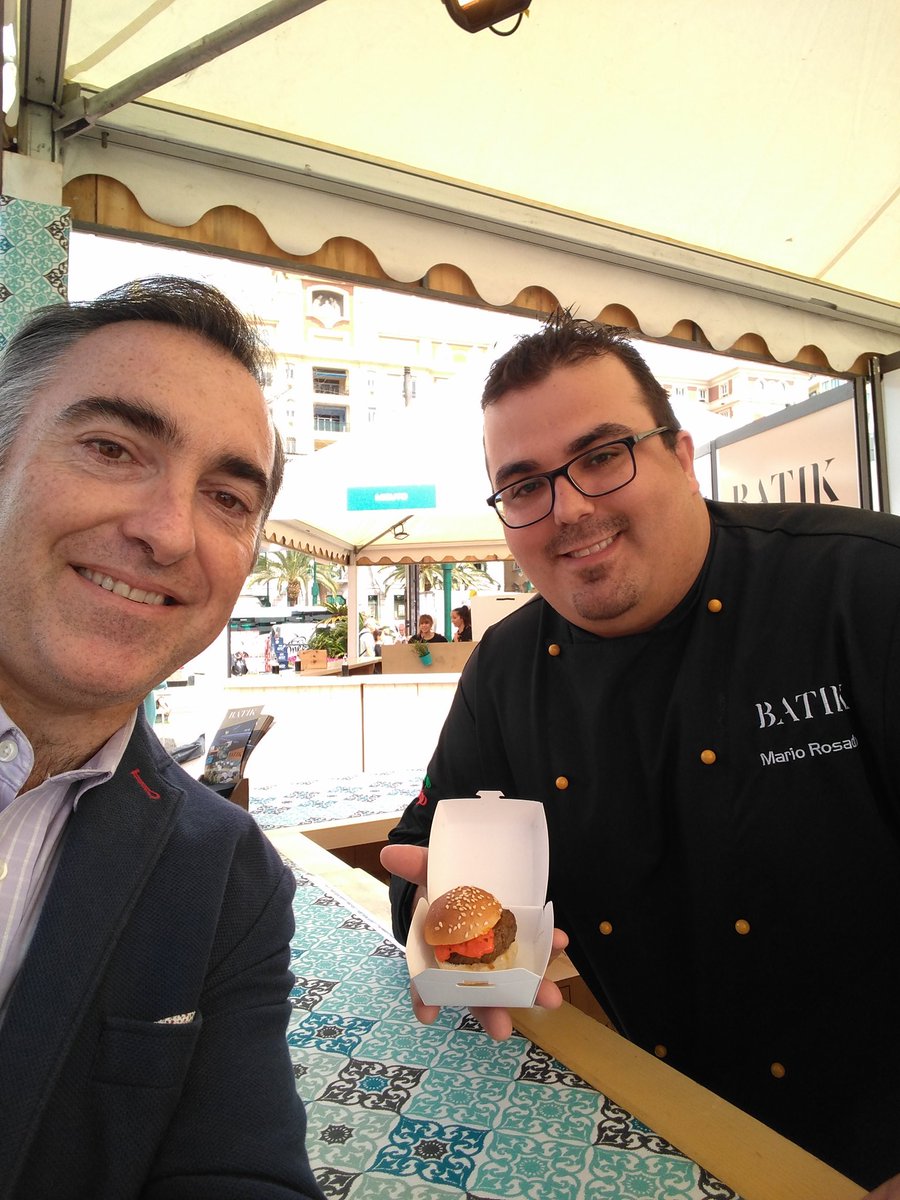 echexspain's tweet image. Tasting Chef Mario Rosado's mini burguer with truffle at #Batik in @MLGastrofest , a great flavour. #MGF17