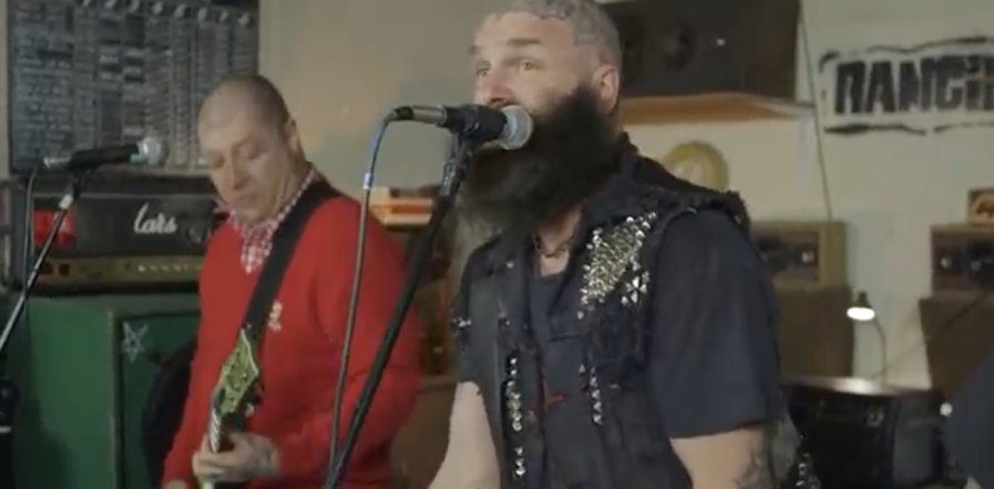 Watch Rancid return to the garage in the video for their new song "Ghost of a Chance" ln.is/2EZmK by #Rancid via <a href="/c0nvey/">Convey</a>