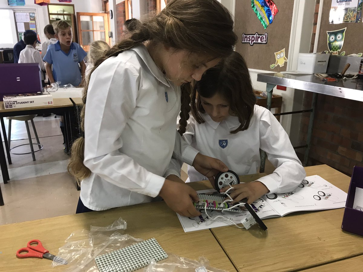 InspireEduZA's tweet image. Gr3 are buzzing excitedly as @RubyPerks opens the @littleBits boxes 4 the first time! &quot;This is like robotics but techier!&quot; @ParklandsTweet