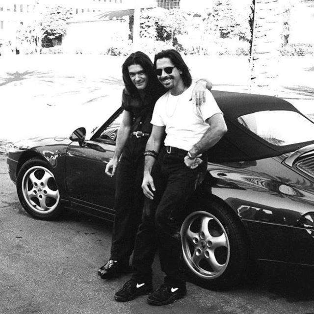 antoniobanderas's tweet photo. Taking a moment to look back.
Mirando hacia atrás, a los 90.
With #SanteDOrazio #TBT #LA https://t.co/6WgnRIAFqo