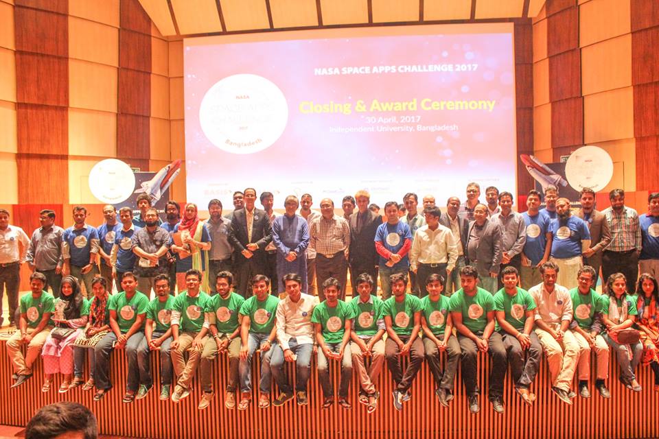 NASAspaceAppsBD's tweet photo. Closing Ceremony of #NASASpaceAppsChallenge 2017 #Bangladesh.
#Sobhana https://t.co/bcKnKngo3y