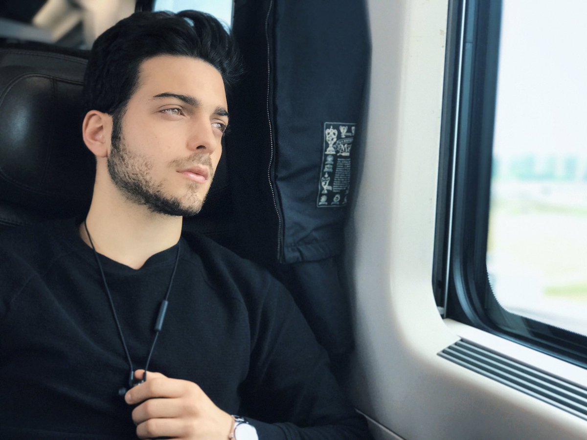 GianGinoble's tweet photo. E dopo il concerto di Roccaraso siamo di nuovo in viaggio, da Bologna a Milano, stasera Torino. 🚄💨 https://t.co/lv6fkmVCYx