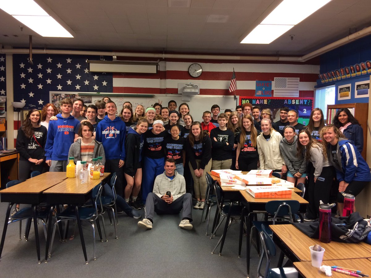 MrsVascik's tweet image. My awesome #bhsapgov kids have full bellies and brains and they are ready to #striveforafive #may4thbewithyou 🇺🇸❤️🇺🇸