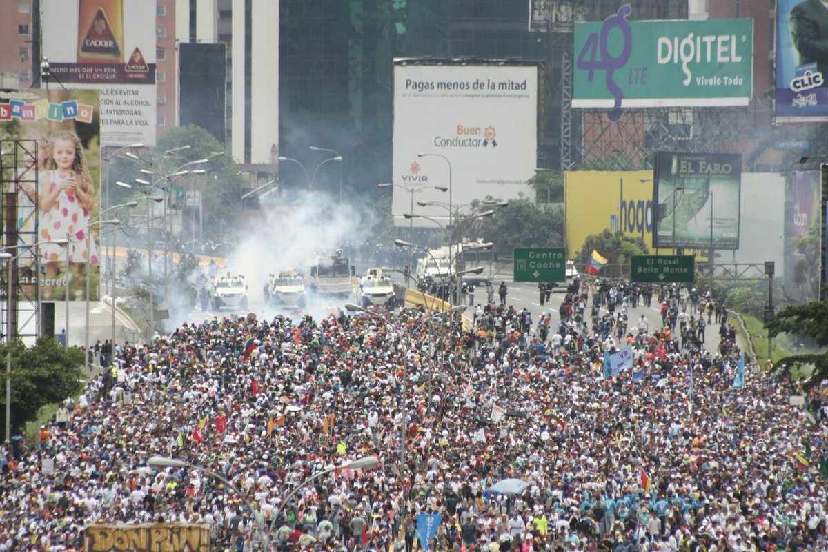 Sobran razones para continuar en las calles.  Venezuela será libre y democrática.