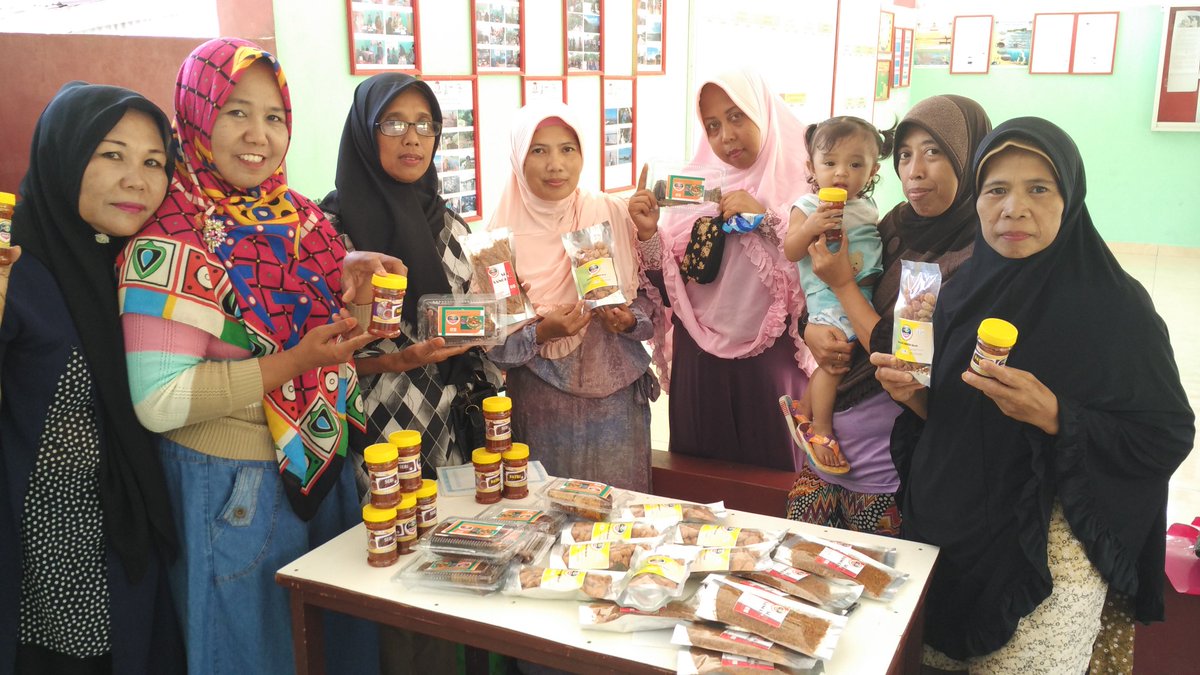 08Astaman's tweet photo. Wanita pesisir mengambil peran dalam menambah penghasilan keluarga, untuk hidup yg lebih baik. @ccdpifad @susipudjiastuti @GintingSapta https://t.co/iO87MHZr3D