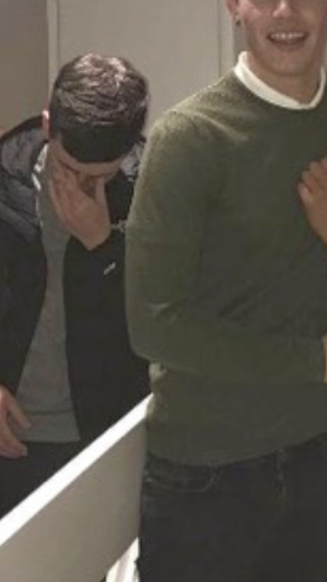 brogann1874tant's tweet image. When your pal gets a photo wi the bird you've been grafting aw night