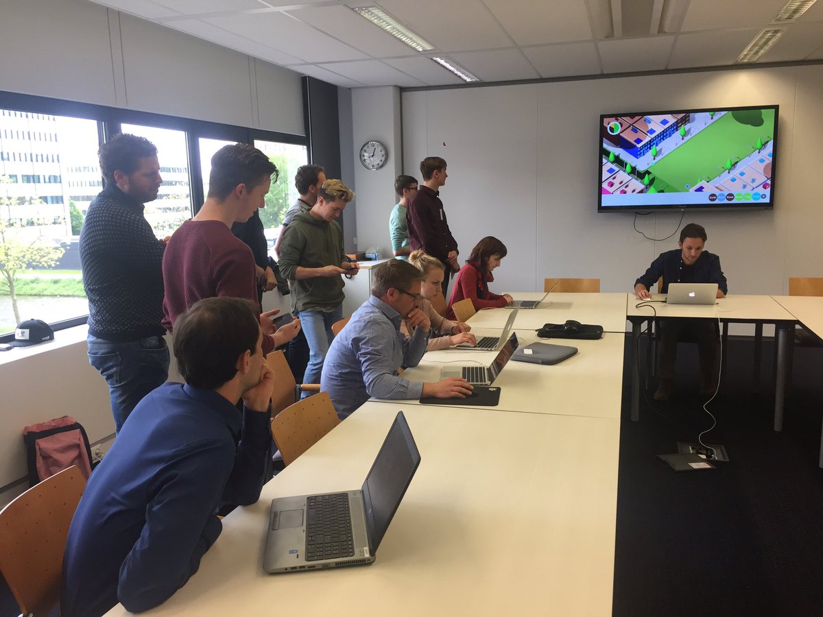 Bewustwordingsgame #duurzaamheid voor <a href="/duurzaamutrecht/">Duurzaam Utrecht</a> Croeselaan getest! @WitteveenBos in samenwerking <a href="/HKUtrecht/">HKU</a> ontwerpen duurzame straat