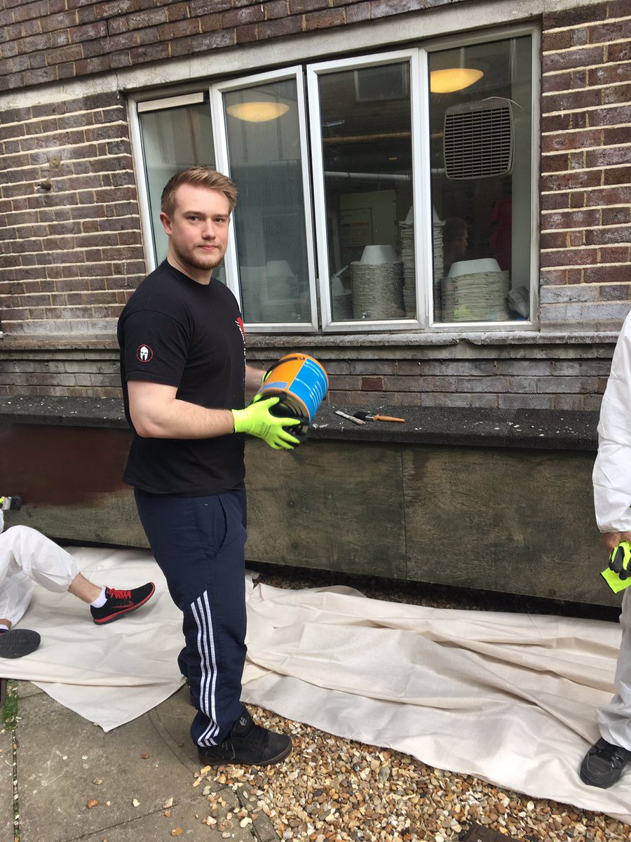 Danni152's tweet photo. Great team effort at the L&amp;D hospital today transforming patient gardens! @NBSemployees @NBSTheShires @NBSBranch #teamwork#dreamwork https://t.co/MfaVlX3aLh