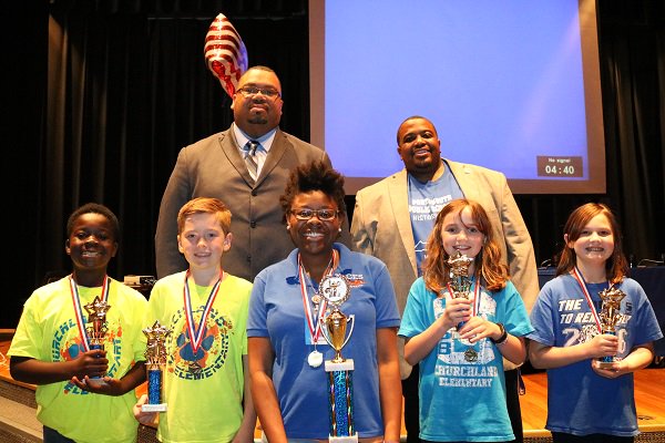 PortsVASchools's tweet photo. History scholars from elementary schools gathered for the 14th annual Virginia Studies History Bowl. Story & pics: https://t.co/UupNkcbTnh https://t.co/Pz2MVTfzG4