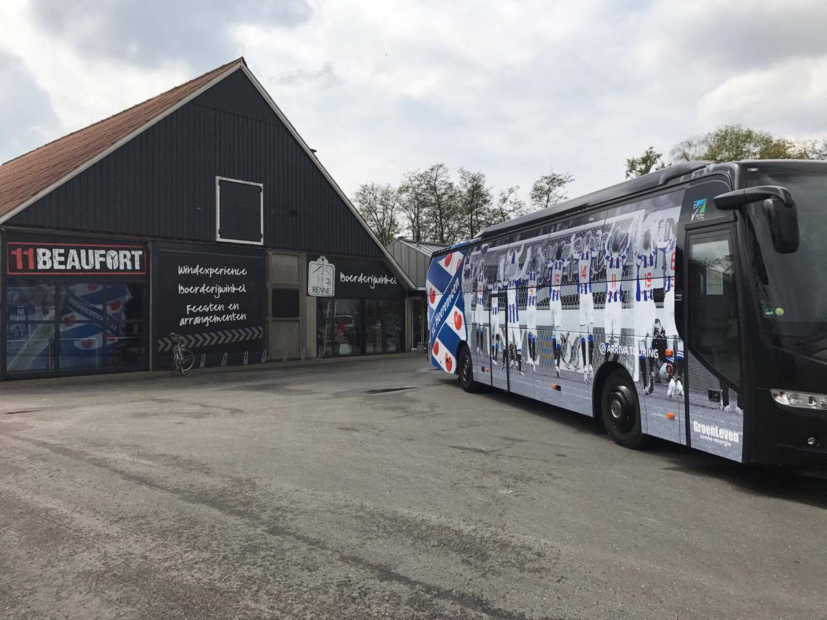bijrenne's tweet photo. Vandaag hebben we bijzonder bezoek gehad. Waar kwam de bus van sc Heerenveen toch voor? https://t.co/FDNdTMGKsx