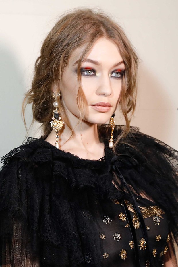 CosmeticosEspe's tweet photo. Mira este video tutorial para aprender a #maquillar los nuevos #smokeyeyes https://t.co/vF4NjiaO3Z vía @VogueSpain https://t.co/XubOIg01dO
