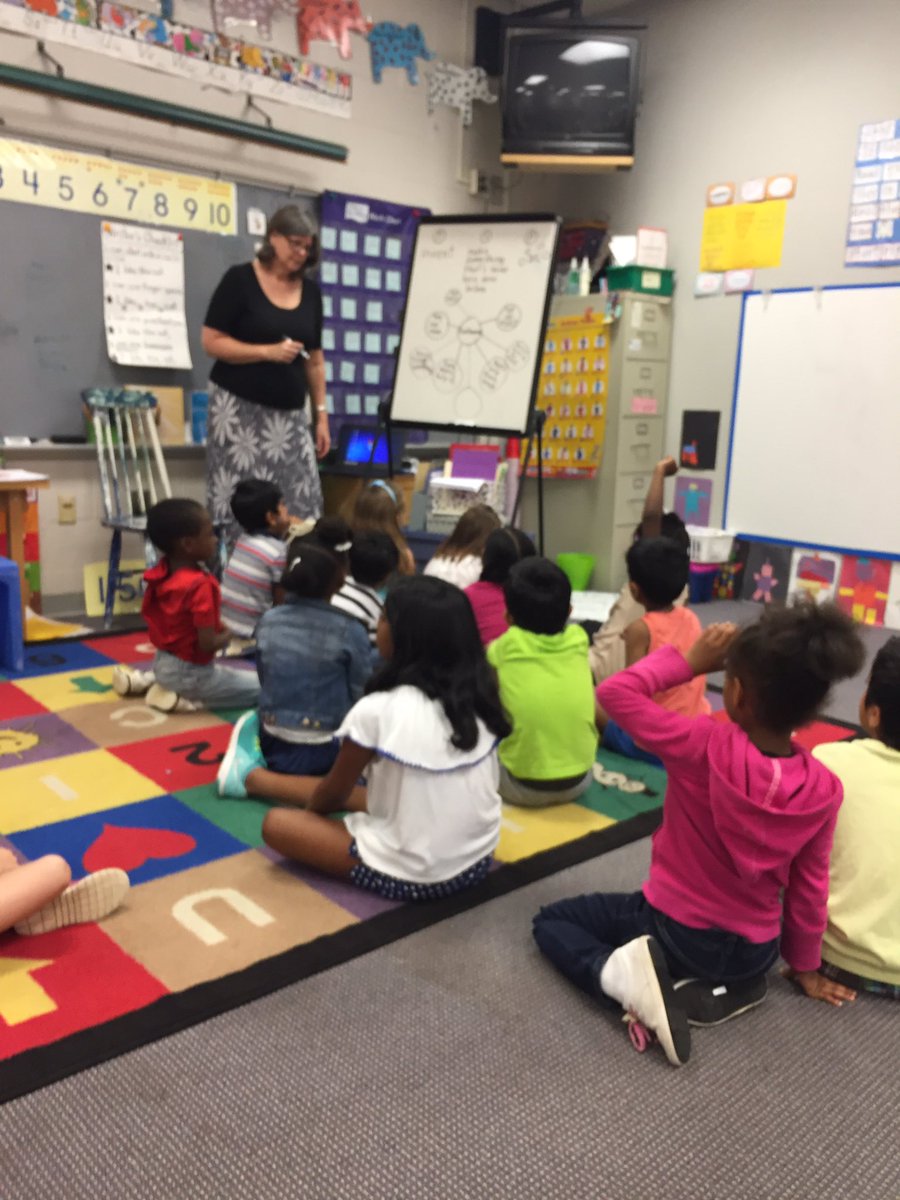 khoov78's tweet image. Kinderfriends learning about science during mini lesson #integrating #science #wzrdpd @GTWizards1