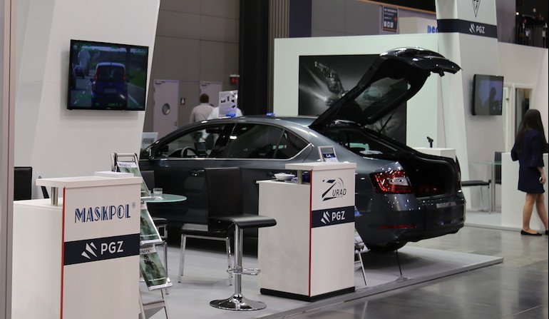 Defence24pl's tweet photo. Pistols, Bulletproof Vests, Radars. #PGZ.’s Offer for Uniformed Services Showcased at Europoltech | #europoltech2017 https://t.co/PXgHluVeNM https://t.co/4Gsgu0Xl8j