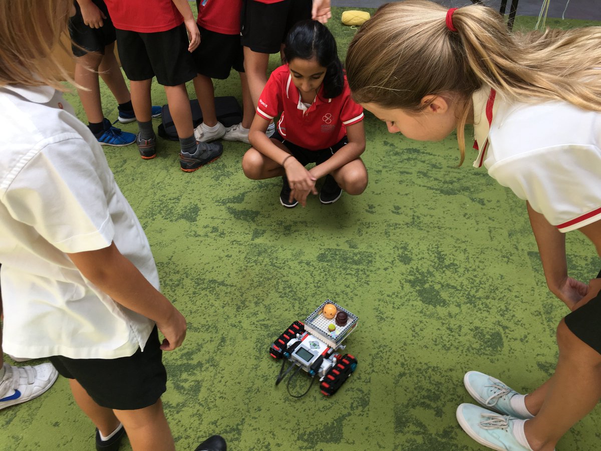 SwissIntl's tweet image. Another day of activeness
Robotics Fair in the atrium - presented by Grade 6 and 7 students
#mysisd #inspiringexcellence #gorobotics