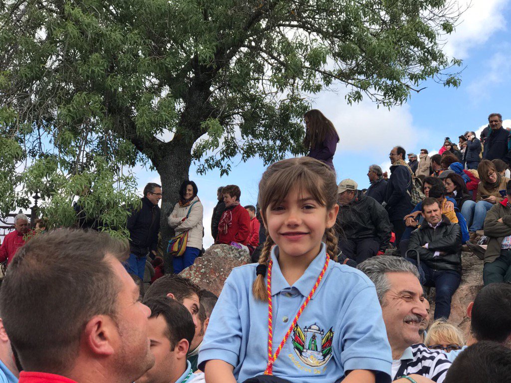 andres21579's tweet photo. Romera, peregrina y andera  pasión por la Virgen de La Cabeza!!!@CanalRomero #VirgendelaCabeza preciosidad de niña!!! https://t.co/t2BqFaVGLp