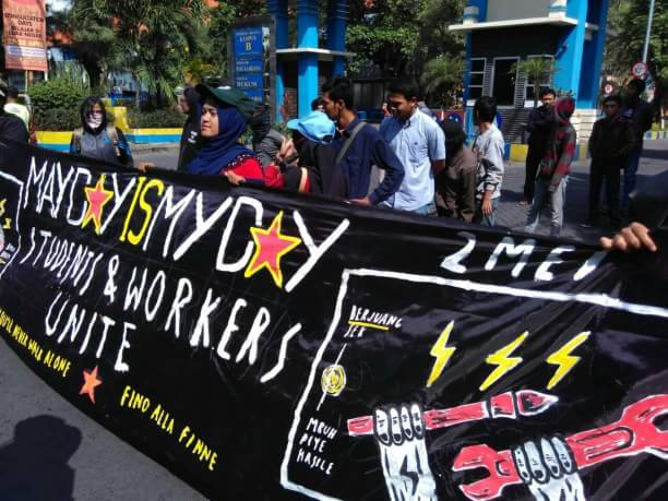 02/05/2017
Aksi Aliansi Mahasiswa Unair kali ini membawa sejumlah permasalahan yang ada ...
timeline.line.me/post/_daG5m_FY…