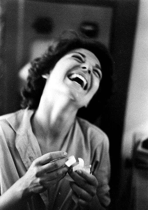 Con un sorriso si viaggia
ovunque
mai da soli.

#LoDicoInHaiku

(ph. Anne Bancroft 1962)

<a href="/PaolaToogoodxme/">Paola Cingolani</a> <a href="/NicolodiDaria/">Daria Nicolodi</a> <a href="/SteCannas/">Stefania Cannas</a>