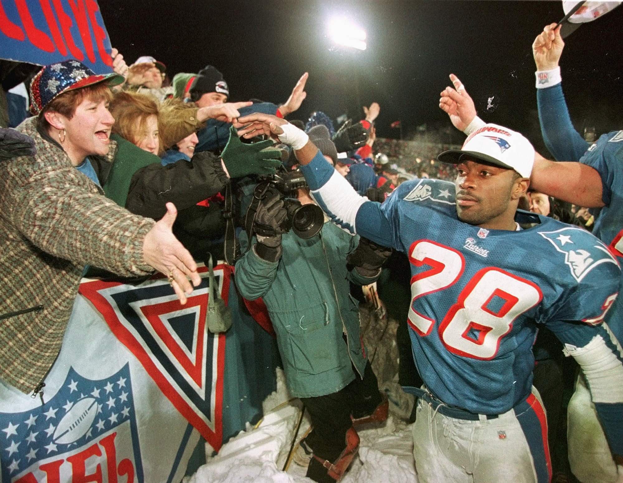 Happy belated birthday to HOF Pats/Jets RB Curtis Martin     